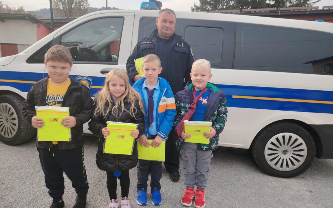 Prometni policajac u razredu