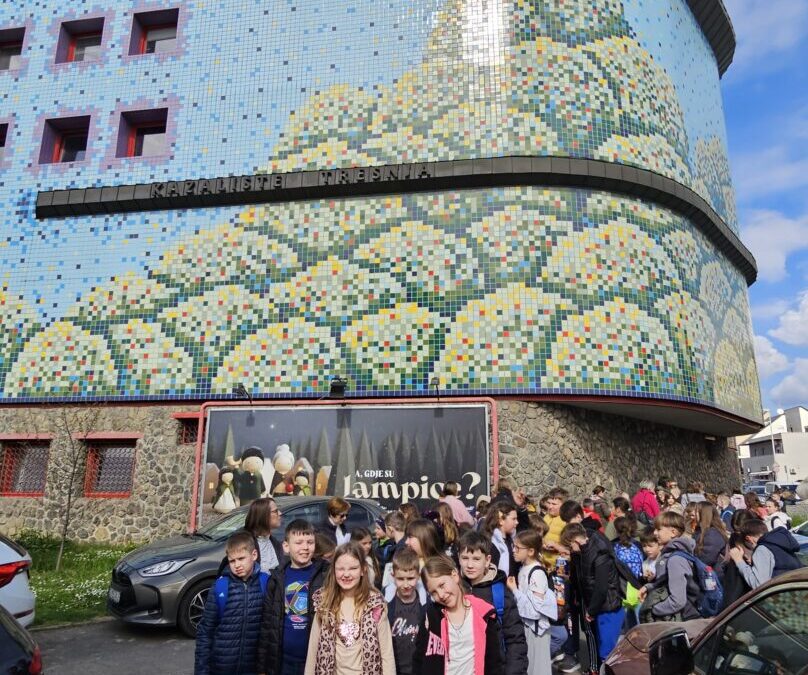 Predstava “Smrveni i Smlavi”